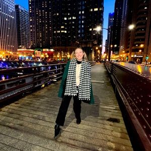 Meet your Posher, Dana